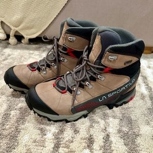La Sportiva Womens Hiking Boots